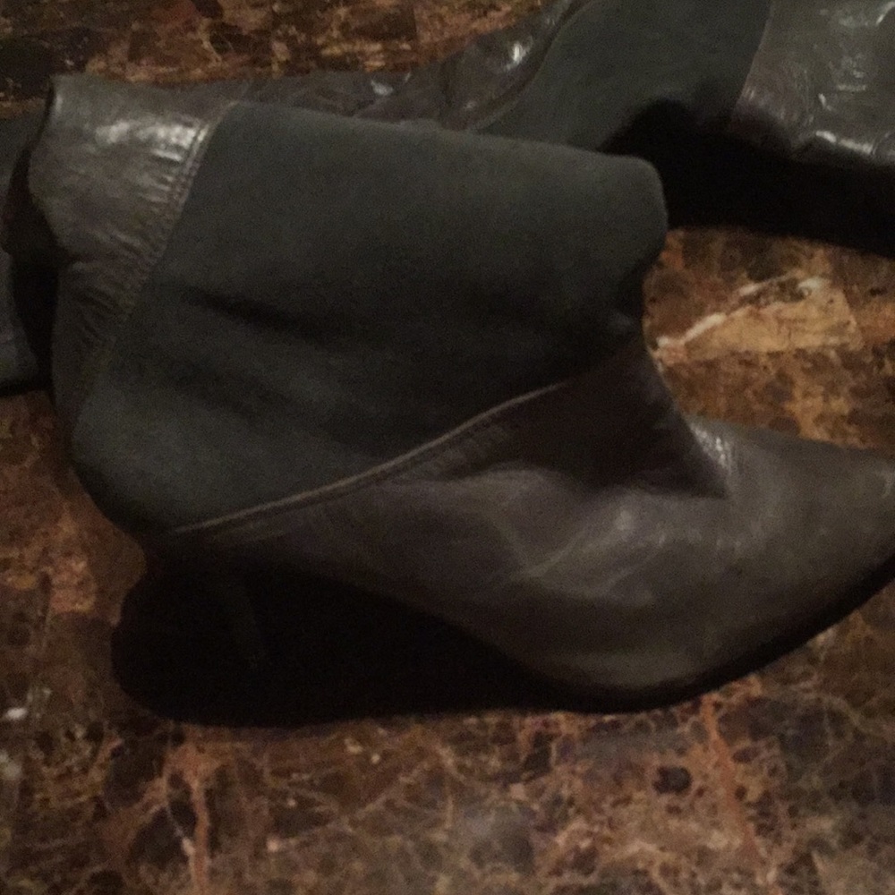 Boots - Picture 4 of 5